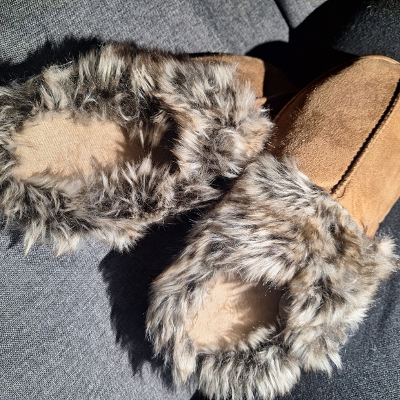 NIB Rose and Robin Slippers Size M - Picture 5 of 7